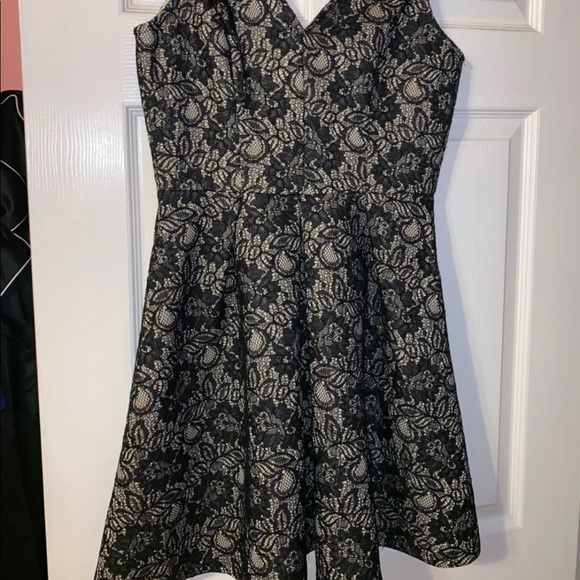 Lace dress - Picture 1 of 2